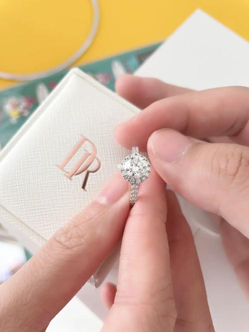 是什么让我这么上头~是dr钻戒呀!