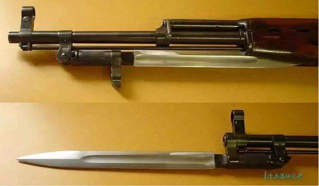 后来装备的ak-47配用的刺刀也与之相似,但改为了拆卸式.