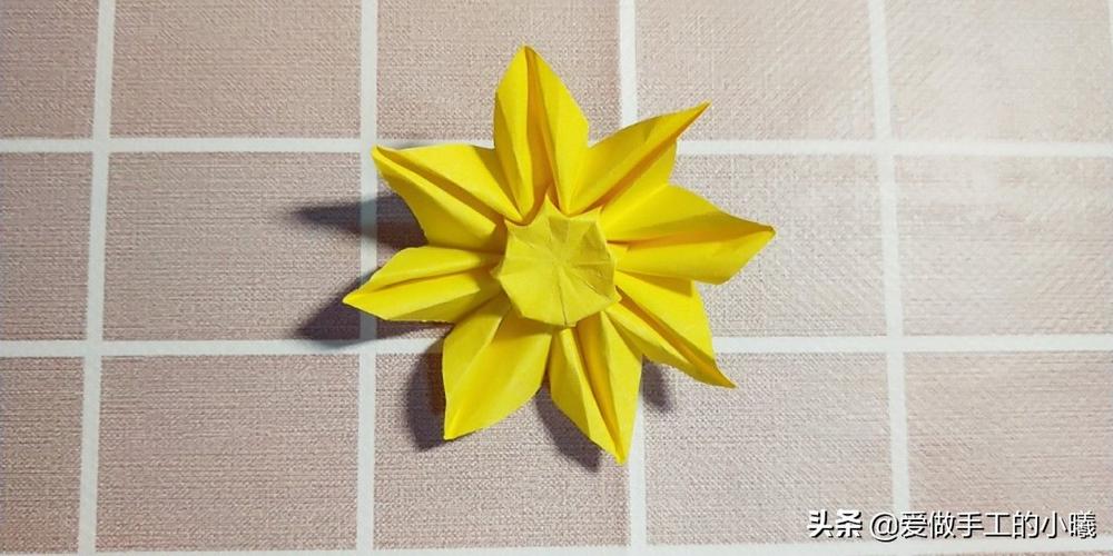 折纸教程:一张纸就能折出的太阳花,简单又漂亮