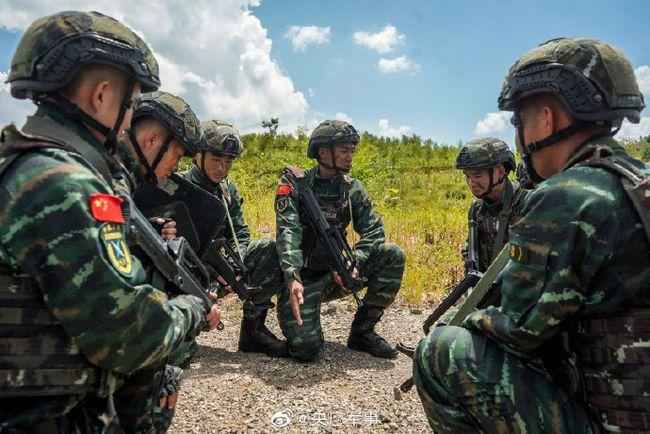 直击武警特战队员野外训练|反恐_网易订阅