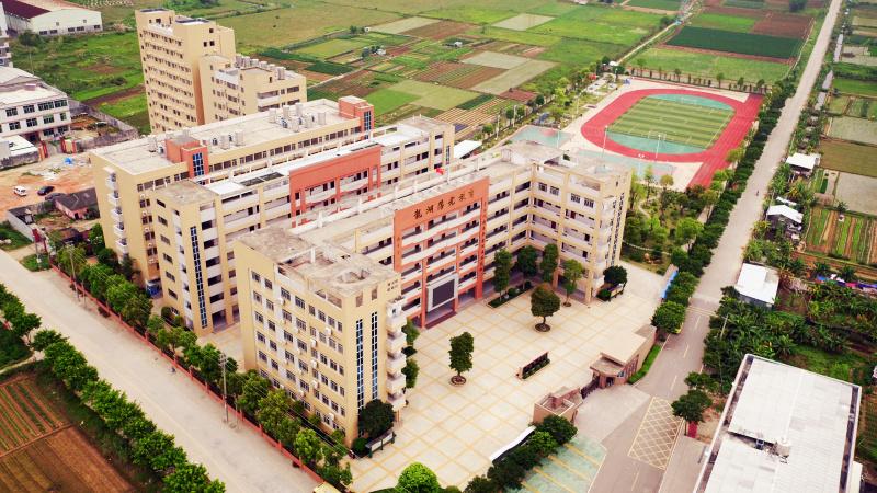 六,联系方式 学校地址:潮州市潮安区龙湖镇塘东村 电子邮箱