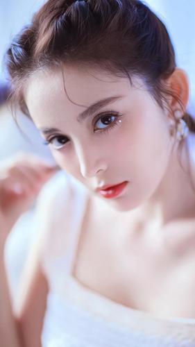 新疆美女明星古力娜扎