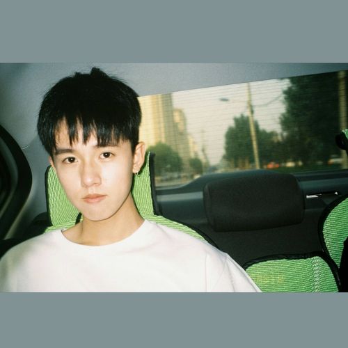 最近很喜欢人不彪悍枉少年的男二号张耀