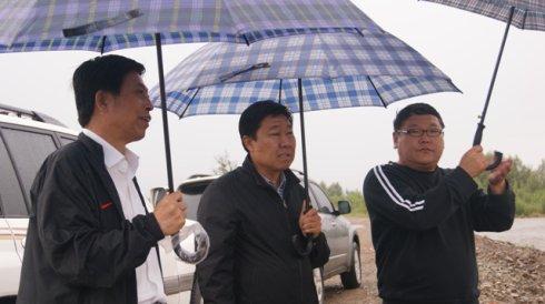 鄂伦春旗政府副旗长孟海平到甘河镇视察防汛工作