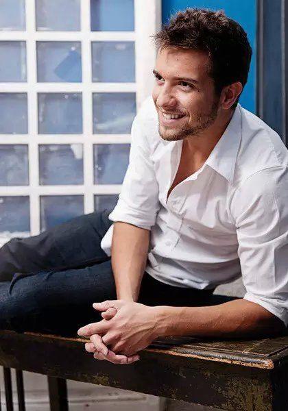 请问下这位帅帅的欧美男歌手叫什么名字?merci beaucoup^.