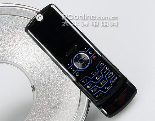 z6 (报价图片热评) 是摩托罗拉最新一款的刀锋系列滑盖手机,外观设计