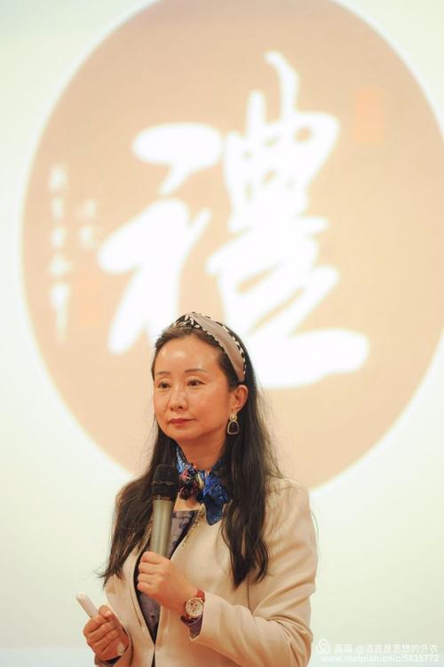 石岩公学生活教师礼仪培训纪实 写美篇        感谢杨添驿老师为此次