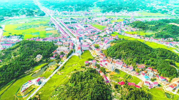 泥水路变水泥路——岳阳县3年修路453.42公里惠及161