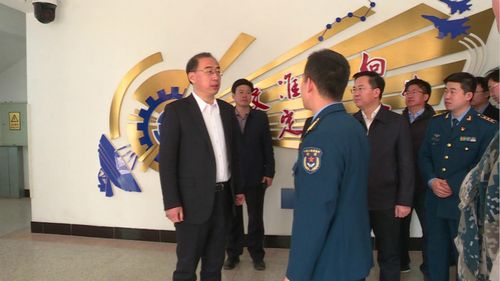 威海市文登区委书记张宏璞走访慰问部队官兵