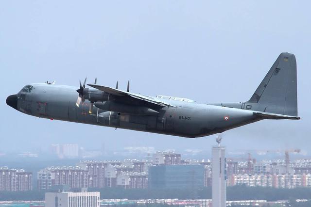 c-130h运输机
