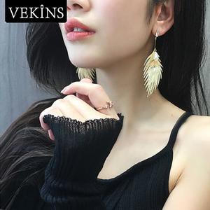 金属羽毛耳环