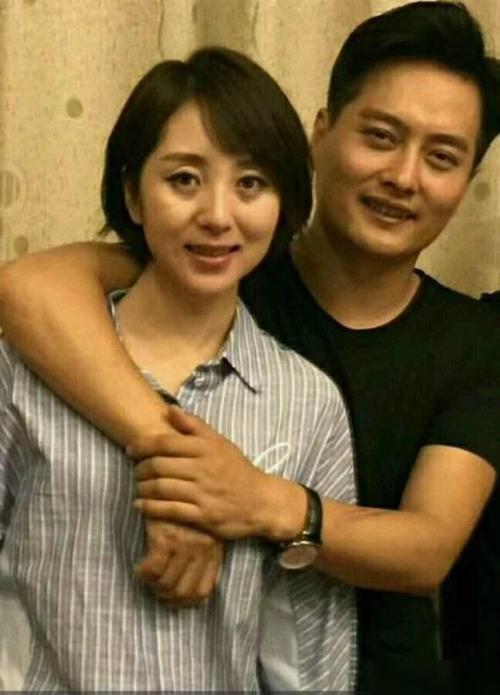 郭津彤近照,她与老公云飞,两个人也有了女儿,女儿长得