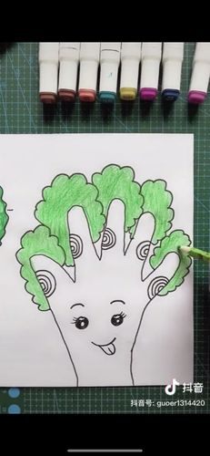 春天到了,树叶都变成了绿色 我们把树叶涂成绿色