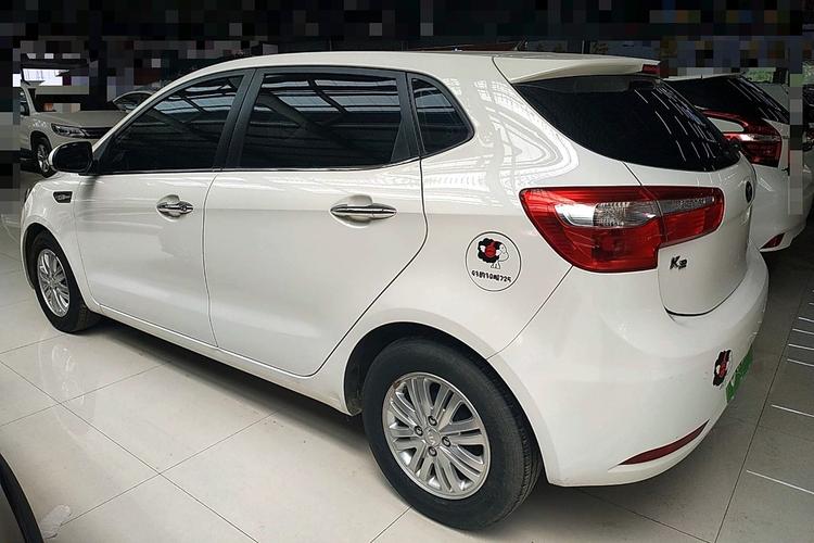 起亚k2 2012款 两厢 1.4l at 炫酷纪念版