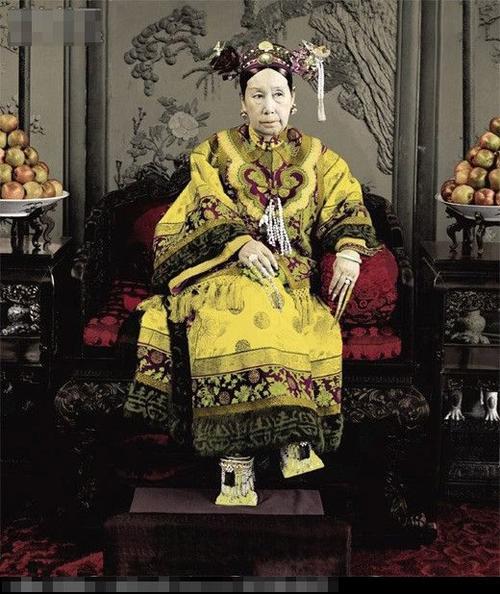 真实的慈禧:60岁拥有30岁容颜,外国军官对其竟如此痴迷,留恋忘返