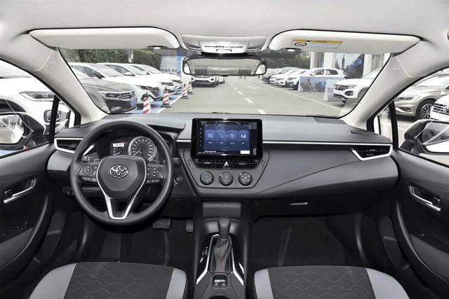 耐用中的王者,实拍合资神车丰田卡罗拉|内饰|车灯