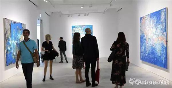 从分散到聚合:香港画廊前行的艰辛与荣耀