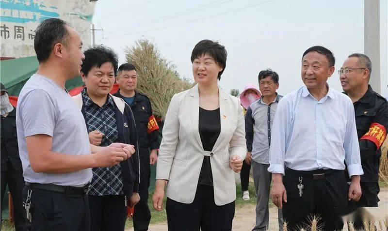 公开资料显示,2013年2月至2016年1月,吴海燕任睢县县长,与时任睢县