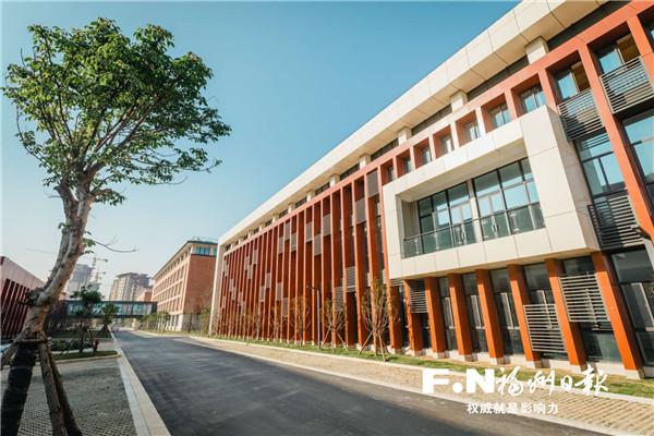 福州三中滨海校区.陈铭清 摄