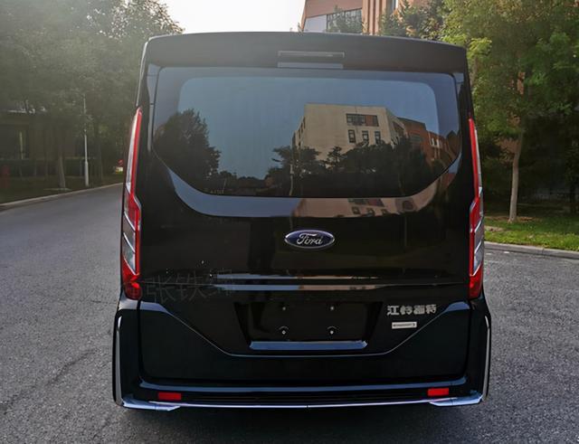 不一样的商务车江铃福特新车亮相