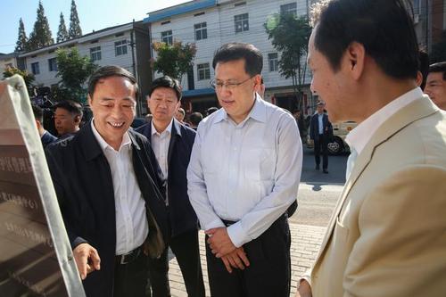 袁家军在贺村镇人大代表联络站开展联系群众主题活动