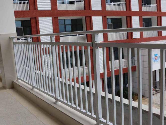 学校围墙锌钢护栏