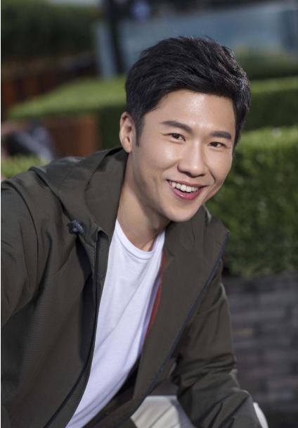 不整容,不"拼妈",星二代王骁演了15年配角,现在终于火