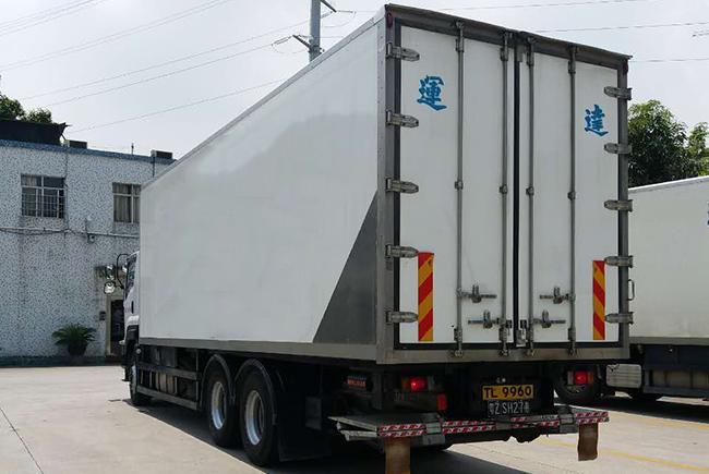 中港特种车进出口运输:中港平板车运输,中港吊机车运输,中港冷藏车