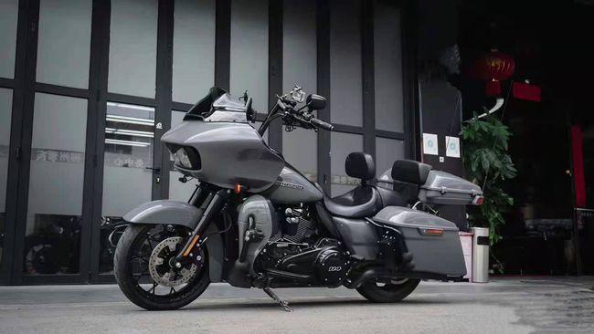 21款哈雷摩托车 公路滑翔至尊版三箱现车