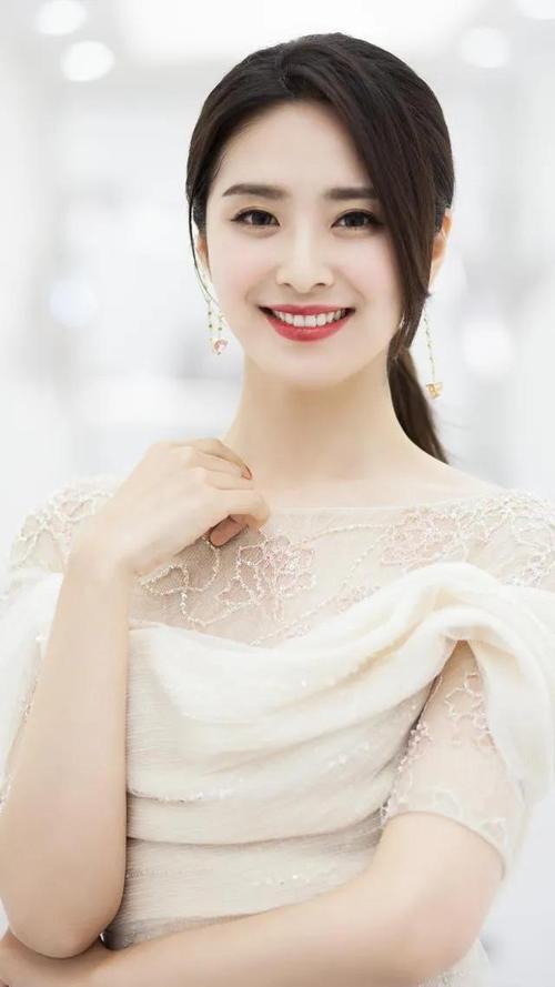 湖南卫视美女主持人:刘烨