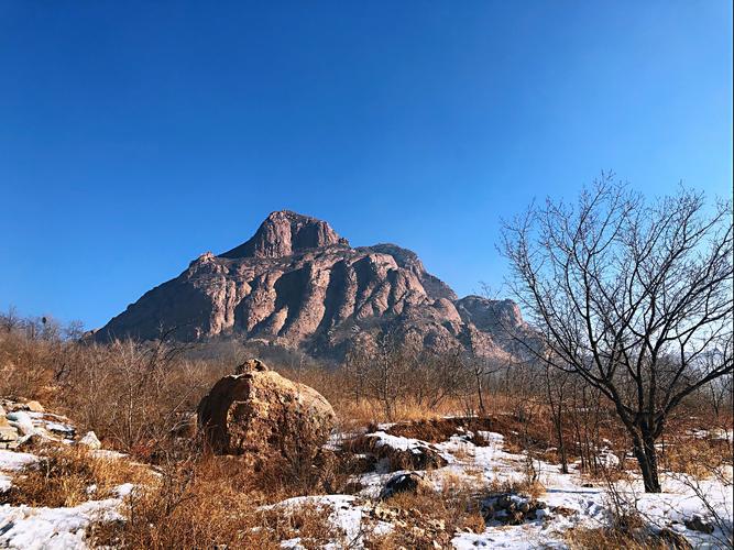 登凌源木兰山