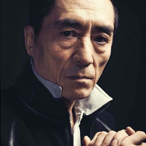 张艺谋被网友们称为老谋子,其拍摄电影最大的特点和风格便是在电影中