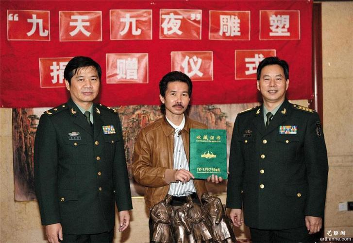 与中国人民革命军事博物馆馆长陈士富(右),政委程建国2