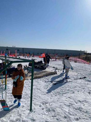 华彬生态园滑雪场