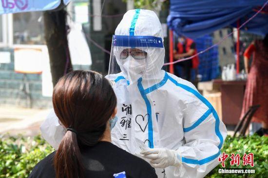 坚守张家界医务人员防护服写祝福语庆医师节