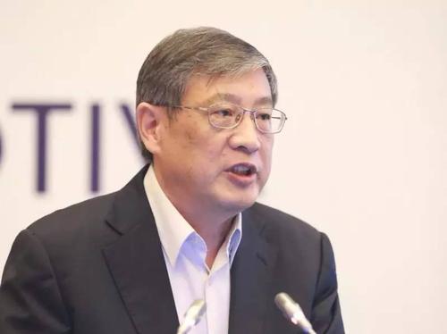 陈林,清华大学法学院郑裕彤讲席教授;中国投资有限责任公司原副董事长