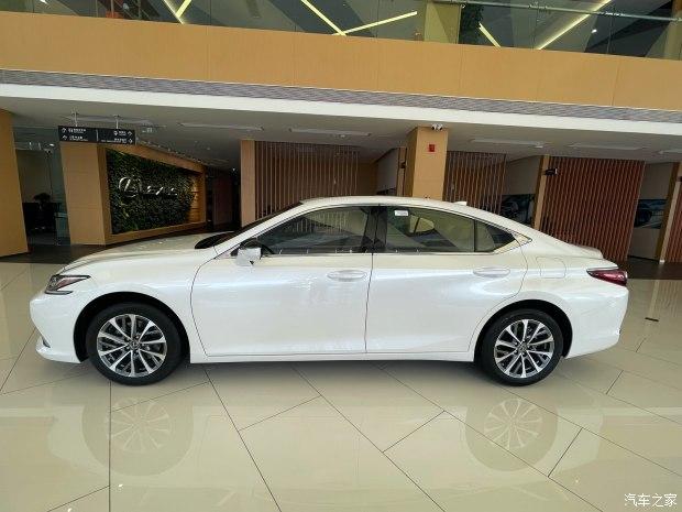 太原中都和凌 新雷克萨斯es 实车到店