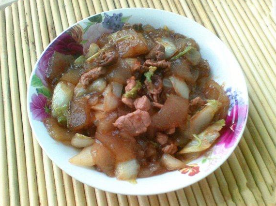  p>溜粉坨,玉田特色菜,京东一带特色家常菜,尤以蓟县和玉田做得出色.