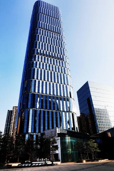 位于季华六路的禅城绿地金融中心大楼.