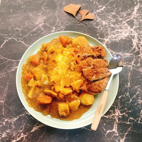 鸡排咖哩蛋包饭