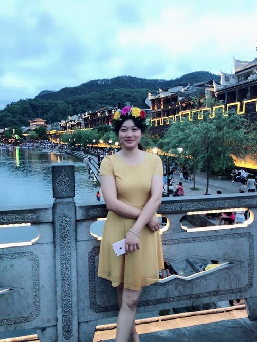 夜景开启模式 李家大哥家的美女 不容易有张闺蜜家的姑娘 凤凰古城的