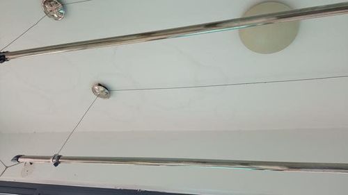 阳台上的晾衣架钢丝绳坏了一根,只花了4元钱自己给修好了!