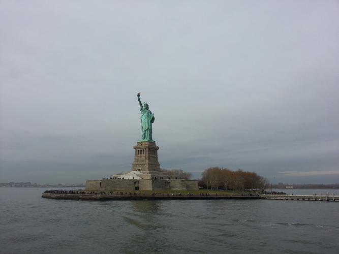 位于美国东海岸地区,纽约州东南部大西洋沿岸,是美国第一大城市及第一