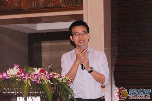 在发布会现场,云网天成董事长李富明由鹰的故事讲述了变革,成长