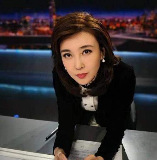 央视最美的4大女主持,个个貌美如花不可方物,看看你几