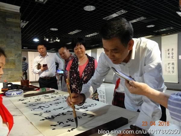 林英强老师在"炎黄颂——中华优秀传统名言名句书法作品巡回展首