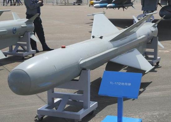 kd-88空地导弹有效射程超过220千米,战斗部重量为280千克,数据链通信