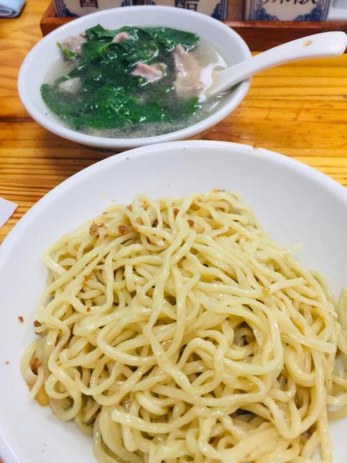 梅州客家腌面 枸杞叶猪杂汤