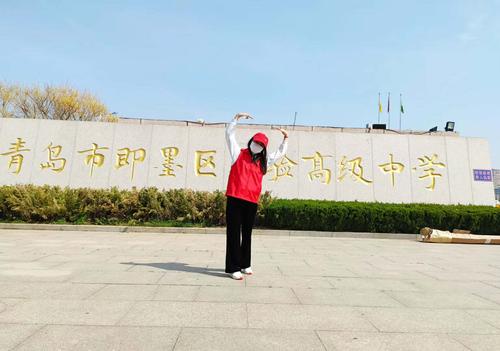 即墨实验高中:班级拆分为二 保教学衔接 老师愿一课两