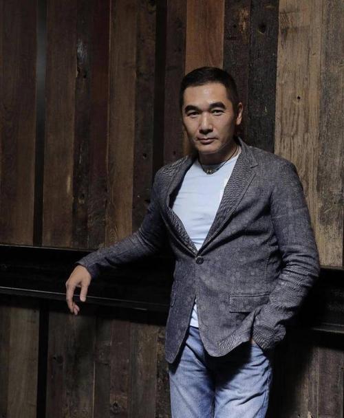 方中信抗拒被称东方李察基尔,好友林国斌自曝两次让成龙受伤